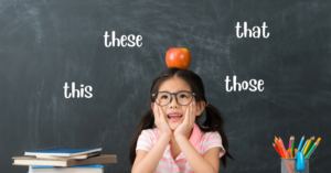 Read more about the article Explorando os Pronomes Demonstrativos em Inglês: This, That, These e Those